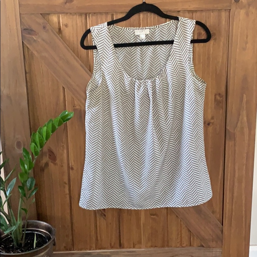 Grey chevron shell